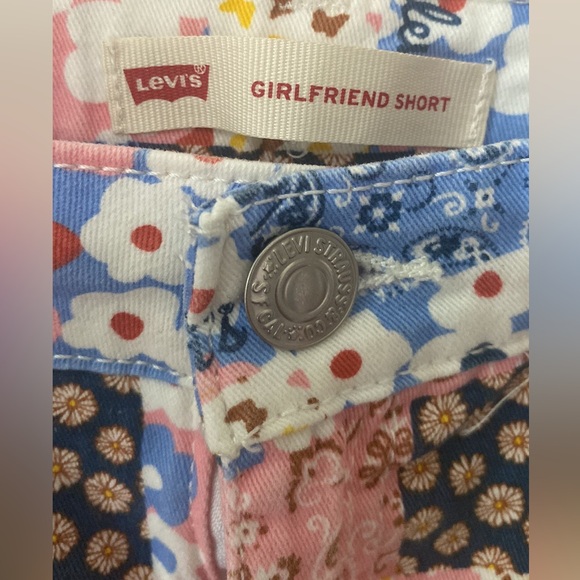 💋 5 for $25 Levis Patchwork Flowers Shorts NWOT - Picture 3 of 8